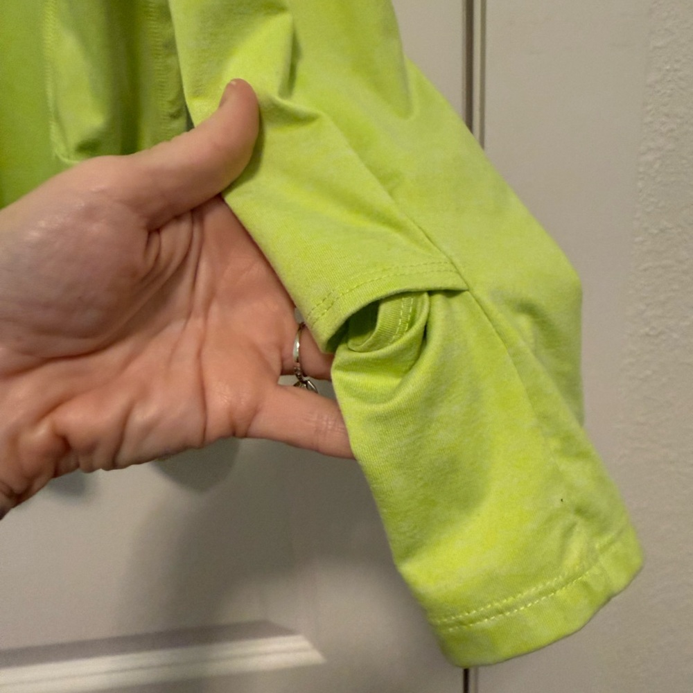 Nike woman’s  Lime Long Sleeve Tee - Picture 4 of 11